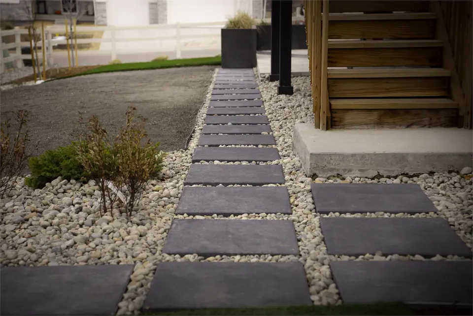 Stepping-stone side path